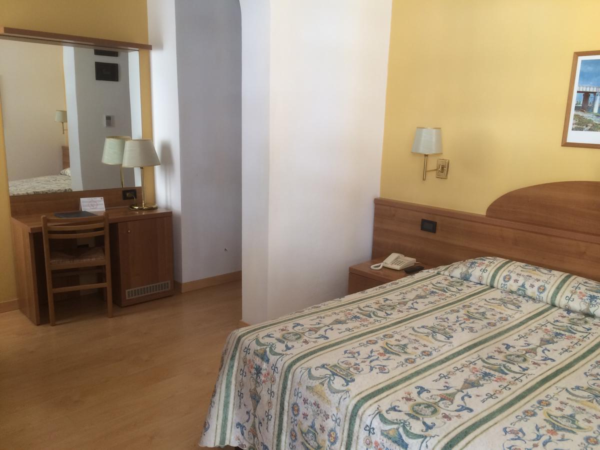 Hotel Tritone Caorle Eksteriør bilde