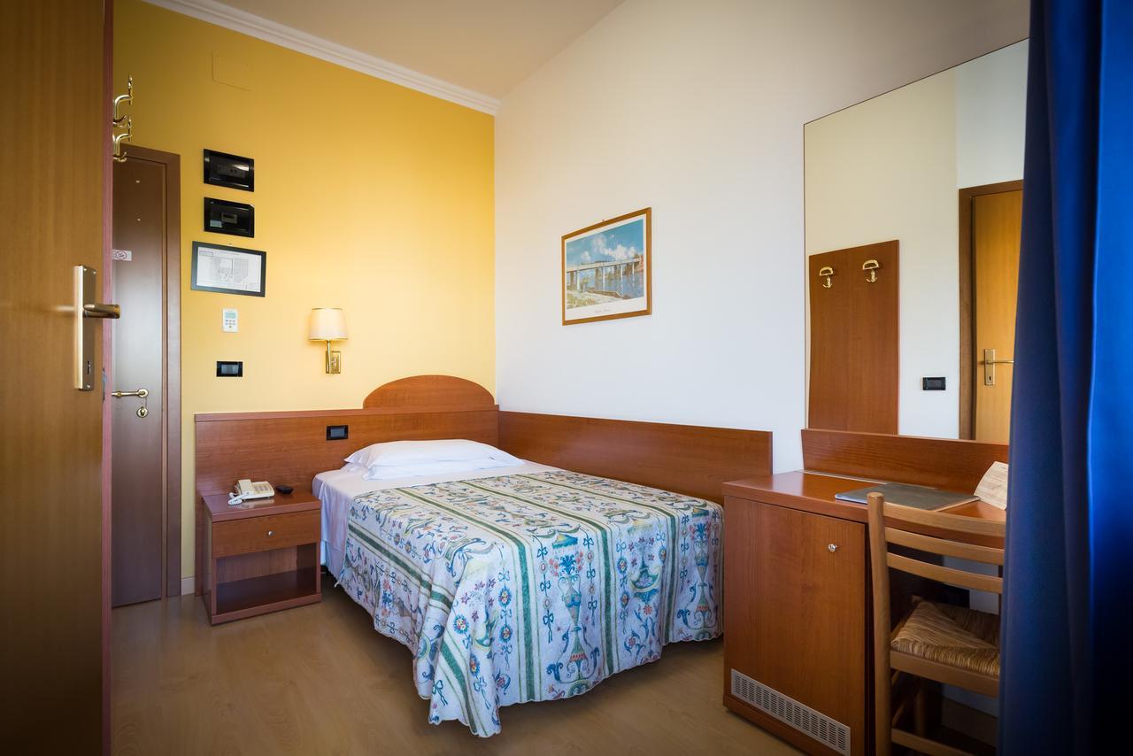 Hotel Tritone Caorle Eksteriør bilde