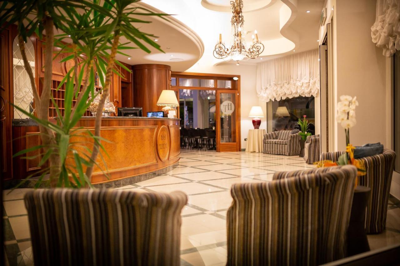 Hotel Tritone Caorle Eksteriør bilde